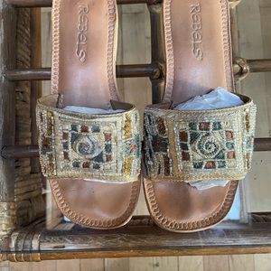 Rebels slip on multicolored earth tone sandals